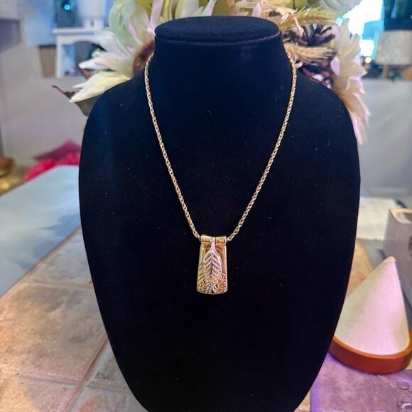 Liz Claiborne Gold Tone Pendant & Necklace - Picture 2 of 8